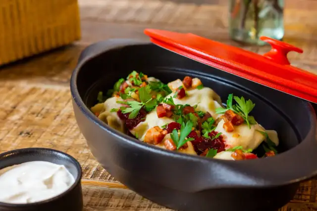 Gdzie zjeść w Nikiszowcu? Odkryj najlepsze lokale i smaki