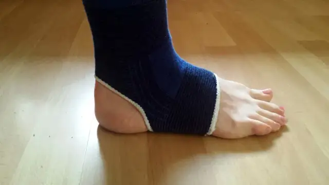 Jak wyleczyć skręconą kostkę: skuteczne metody na szybki powrót do zdrowia