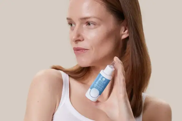 Kwas hialuronowy rano czy wieczorem – kiedy uzyskasz najlepsze efekty?