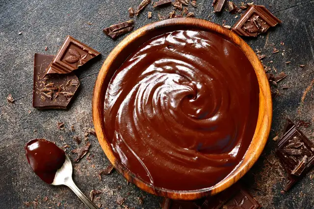 Polewa czekoladowa na ciasto przepis - idealna i prosta w przygotowaniu