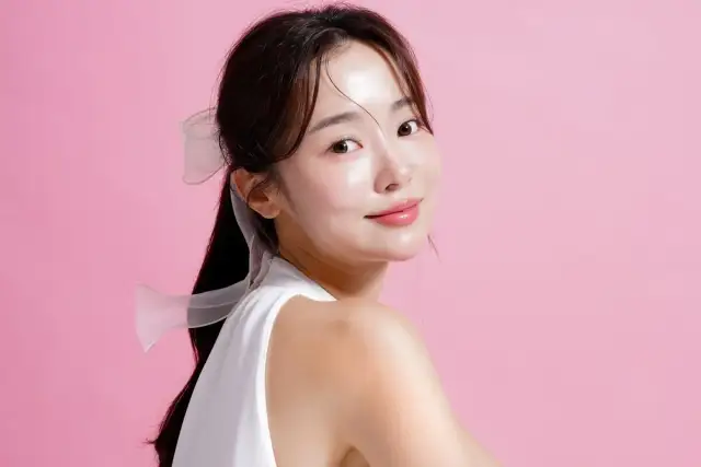 Gładka skóra bez wyprysków? Poznaj 4 kroki do idealnej cery!