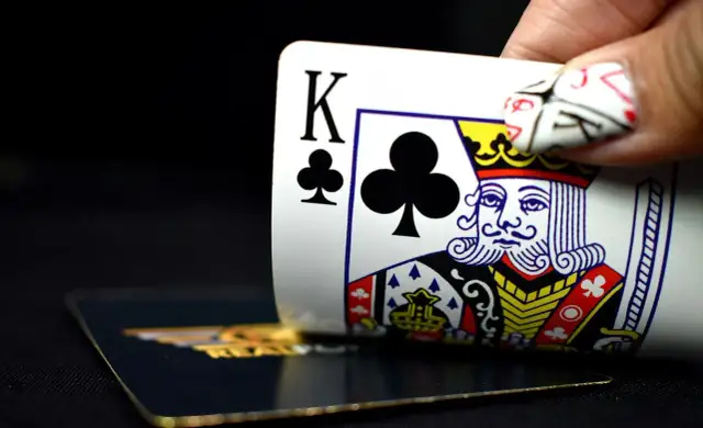 Jak grać w wojnę karty - proste zasady, które musisz znać