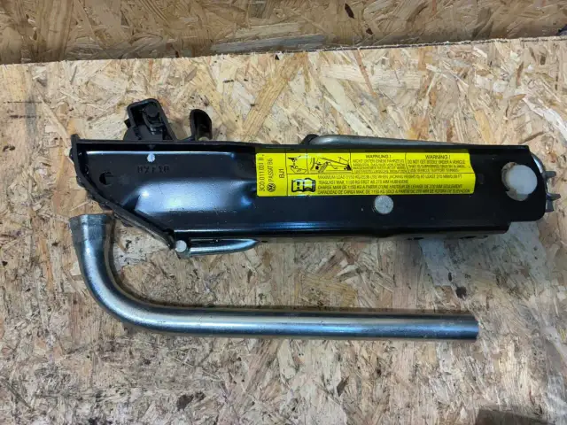 Skoda Octavia: Gdzie podłożyć lewarek? Uniknij uszkodzeń i rdzy!