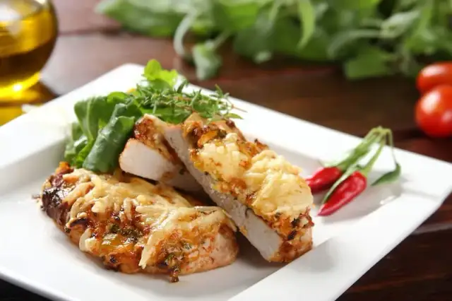 Jak zrobić schab z pieczarkami - prosty przepis na pyszne danie