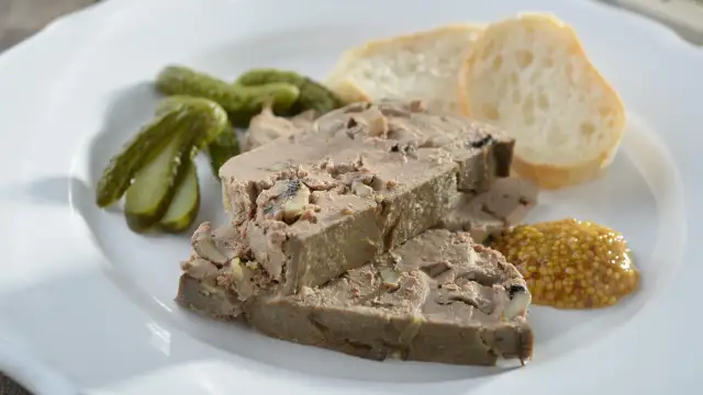 Pasztet bez goryczki: Ile wątróbki dodać? Sprawdź proporcje!