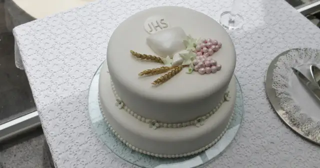 Komunia dla 20 osób: Ile ciasta i tortu? Obliczamy!