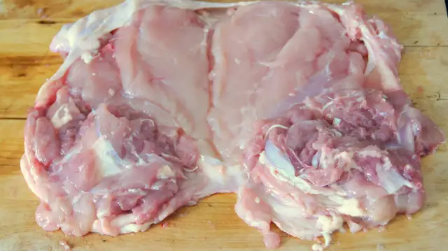 Kurczak na roladę bez kości? Opanuj luzowanie krok po kroku!