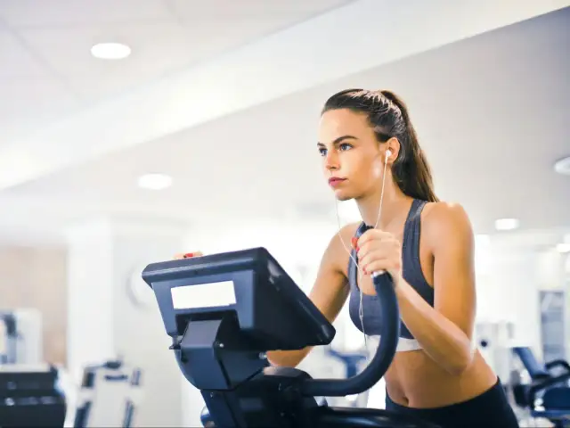 Bieżnia domowa: Jak wybrać idealną? Poradnik krok po kroku