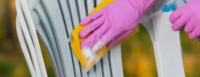 Skuteczne sposoby na to, czym wyczyścić krzesła plastikowe białe