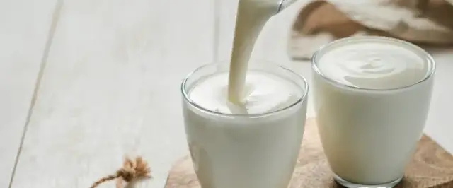 Czy maślanka jest dietetyczna? Odkryj jej niskokaloryczne właściwości