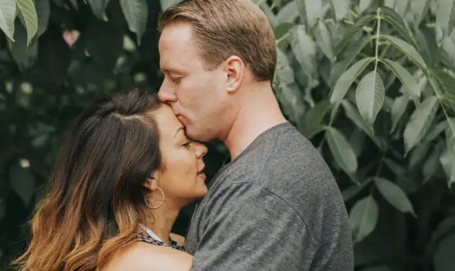 Psychiczne objawy zakochania: jak miłość wpływa na emocje i życie