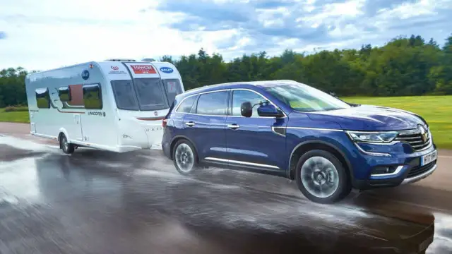 Jaka moc silnika do przyczepy kempingowej, aby uniknąć problemów z holowaniem?