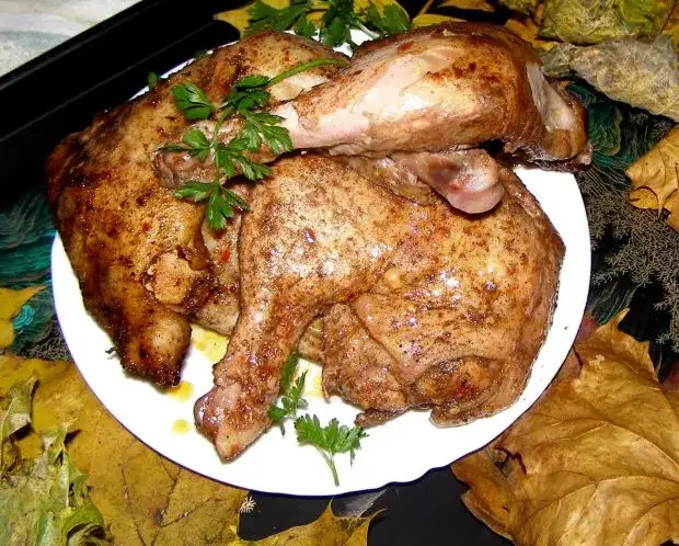 Jak piec pałki z kurczaka w rękawie, aby były soczyste i chrupiące