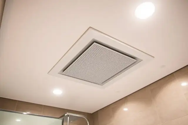 Najlepsza kratka wentylacyjna do łazienki w bloku – uniknij błędów przy wyborze