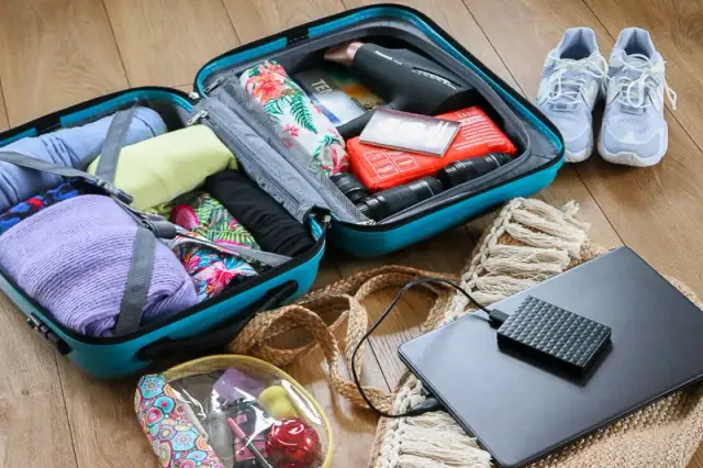 Co spakować do hotelu? Praktyczna lista niezbędników i poradnik