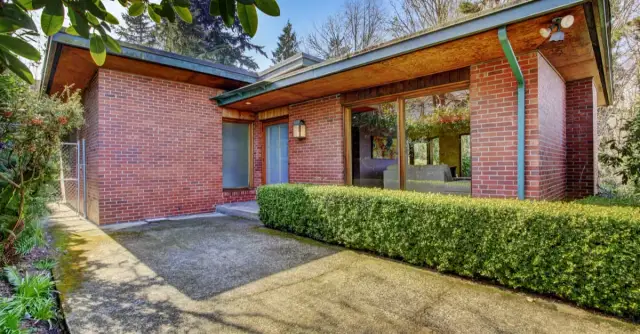 Budowa domu na zgłoszenie czy pozwolenie – jakie są kluczowe różnice?