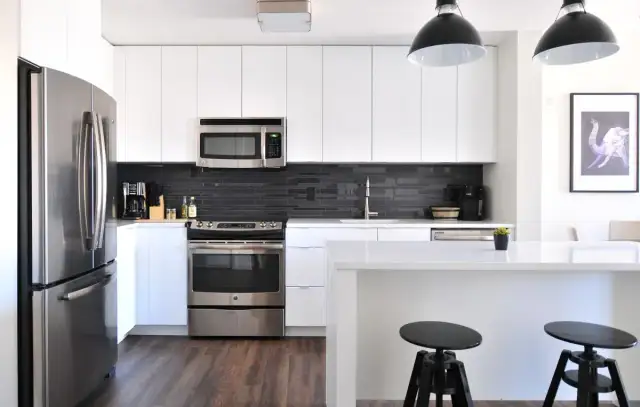 Zużycie prądu przez mikrofalówkę - poznaj realne koszty użytkowania sprzętu