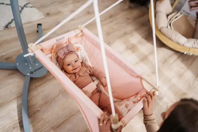 Jaka huśtawka dla niemowlaka? Poradnik bezpiecznego wyboru