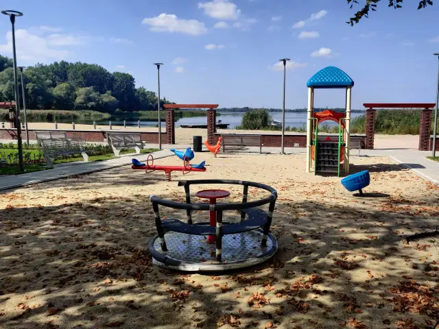 Najlepsze atrakcje nad jeziorem Dąbie – co warto zobaczyć w Szczecinie