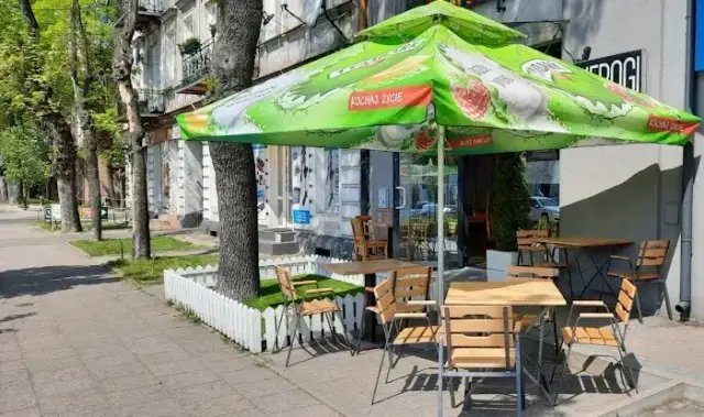 Piotrków Trybunalski: Gdzie zjeść? Odkryj najlepsze smaki miasta!