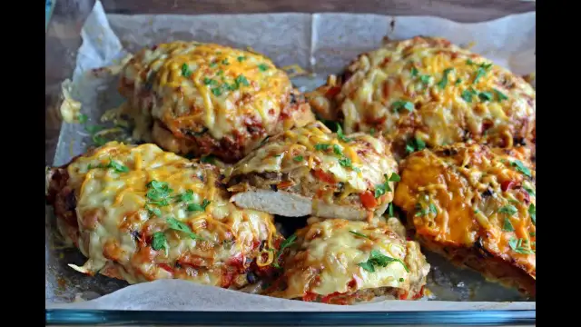 Kotlety drobiowe pod pierzynką – prosty przepis na smaczne danie