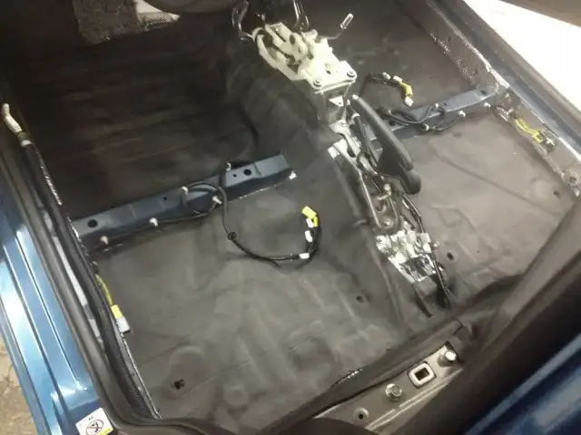 Cena wygłuszenia samochodu – Co wpływa na koszt i jakie są opcje?