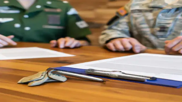 Czy depresja wyklucza z wojska? Sprawdź, jak ocenia się zdolność do służby