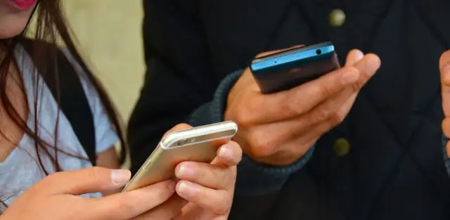 Jak pobrać aplikację Messenger na telefon - proste kroki dla każdego