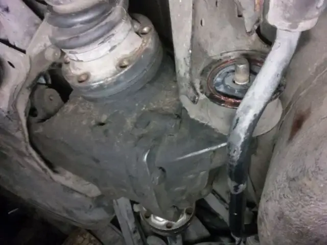BMW E46: Stuki w dyferencjale? Wybierz i wymień tuleje jak ekspert.