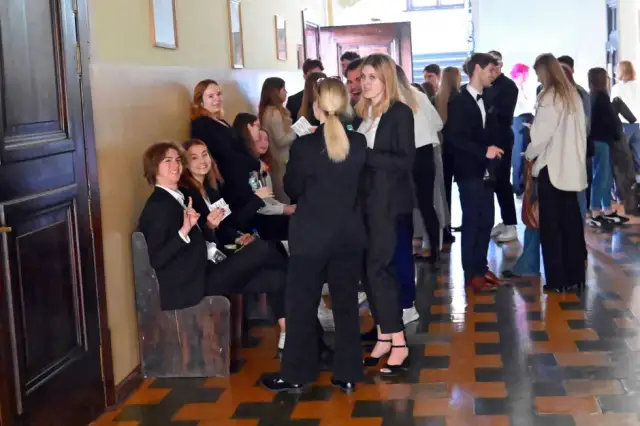 Czy pełnoletni uczeń może się zwolnić? Poznaj swoje prawa i zasady