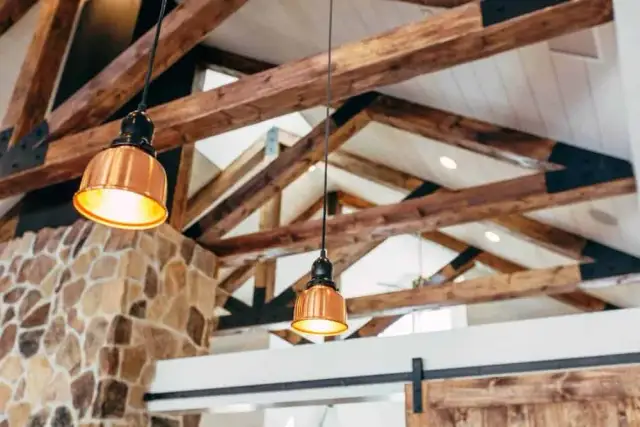 Co na sufit w altanie? Najlepsze materiały i ich wady