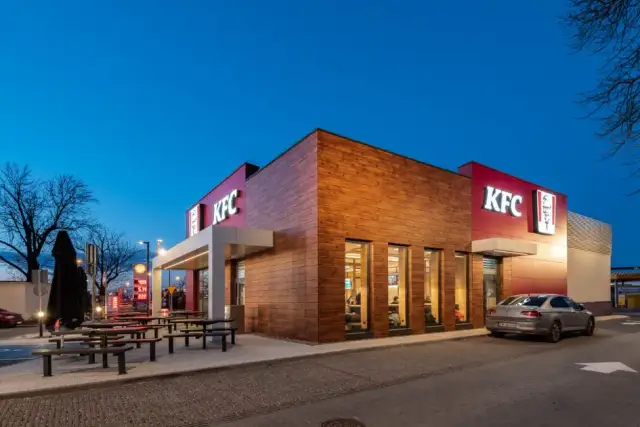 Czy 1 listopada jest otwarte KFC? Sprawdź godziny otwarcia!