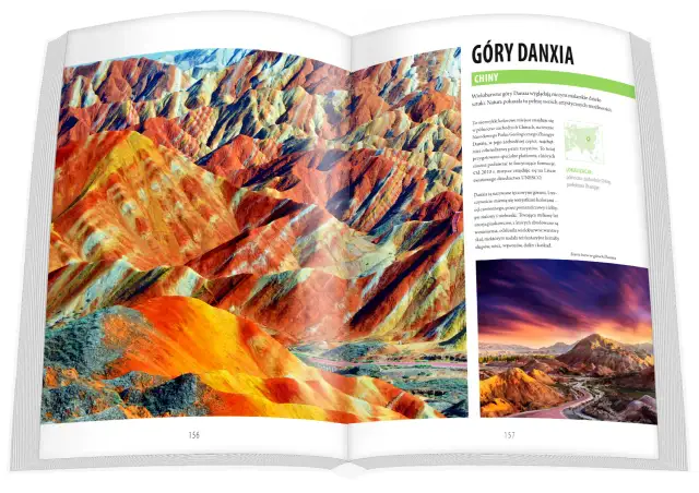 Kolorowe góry Danxia w Chinach, krajobraz z wielobarwnymi pasmami skał.