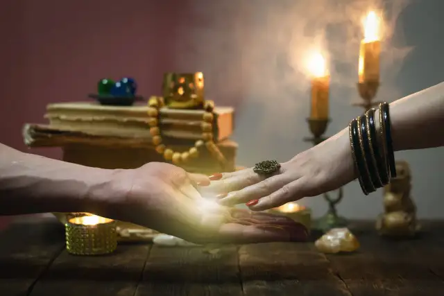 Wróżbici w tekstach kultury: ich znaczenie i wpływ na narrację