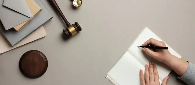 Ile zarabia prawnik w Polsce? Zaskakujące fakty o wynagrodzeniach