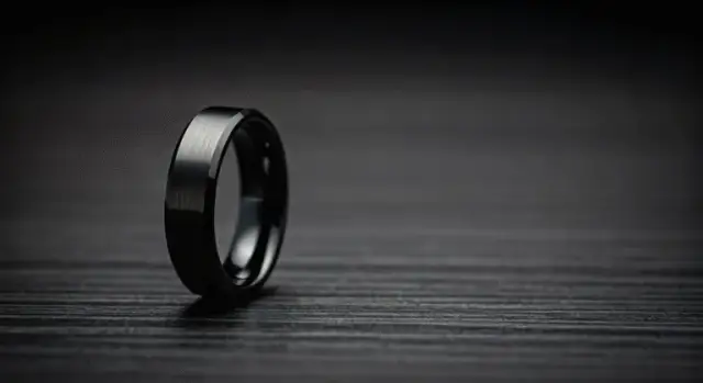 Czarna obrączka męska: Co oznacza? Symbolika, materiały, noszenie