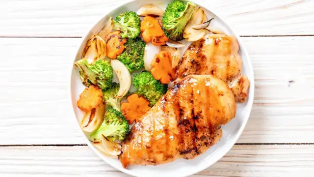 Pomysły na zdrowe obiadki do 500 kcal: Przepisy na dietetyczne obiady