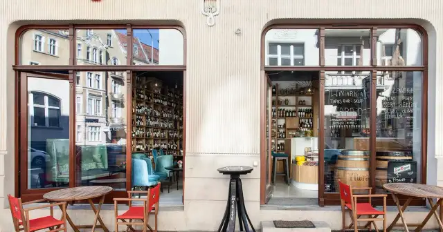 Gdzie na wino w Poznaniu? Odkryj najlepsze miejsca z winem