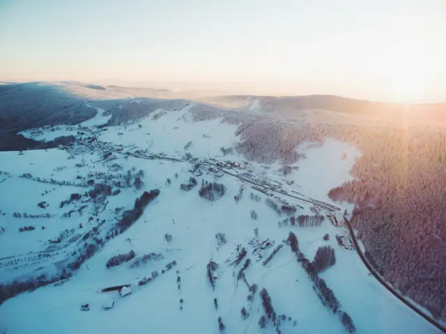 Zieleniec wyciągi narciarskie - sprawdź godziny i atrakcje stacji