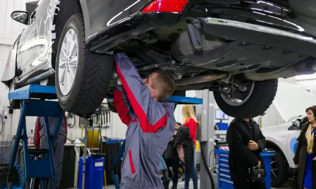 Ile kosztuje roboczogodzina w warsztacie samochodowym? Ceny zaskakują