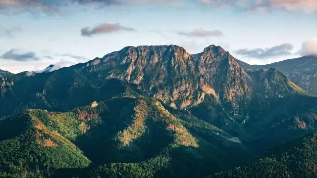 Szlak na Rysy: Kiedy otwarty? Ekspert radzi, jak wejść bezpiecznie.