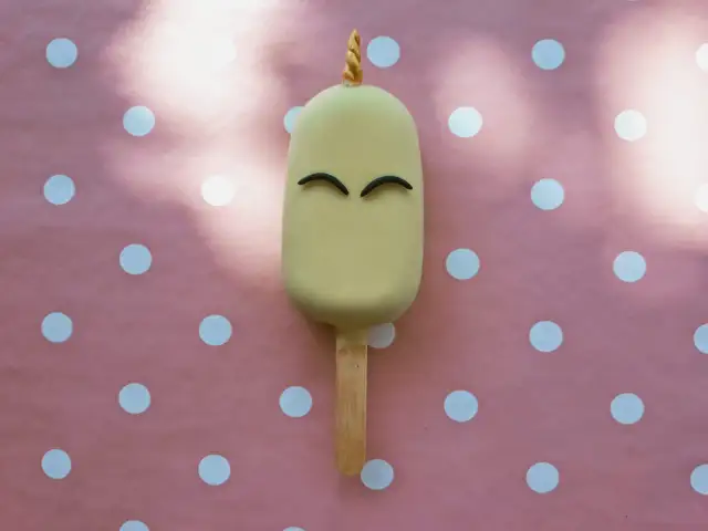 Ciasteczka na patyku jak lody – proste przepisy i dekoracje, które zachwycą