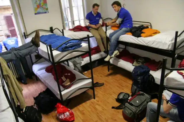 Jak wygląda nocleg w hostelu? Odkryj zaskakujące realia i udogodnienia