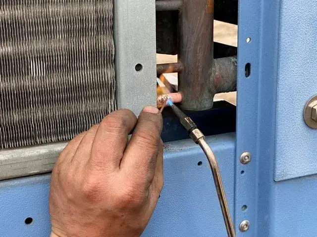 Jak naprawić chłodnicę wody i uniknąć kosztownych napraw