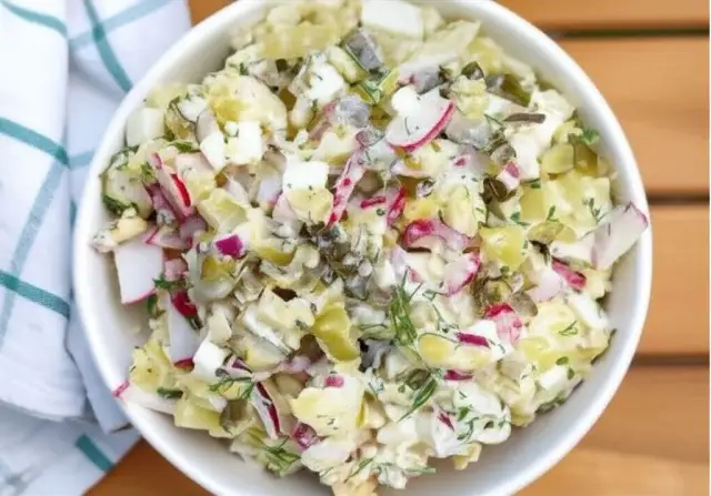 Sekrety sałatki ziemniaczanej do grilla: zachwyć smakiem gości!