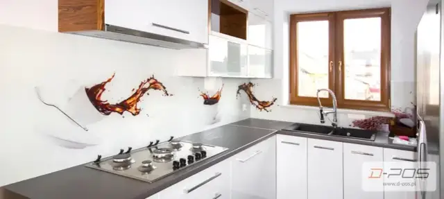 Biała kuchnia: Jakie szkło wybrać nad blat? Poradnik