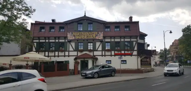 Szczawno-Zdrój: Gdzie zjeść? Odkryj najlepsze restauracje i smaki!