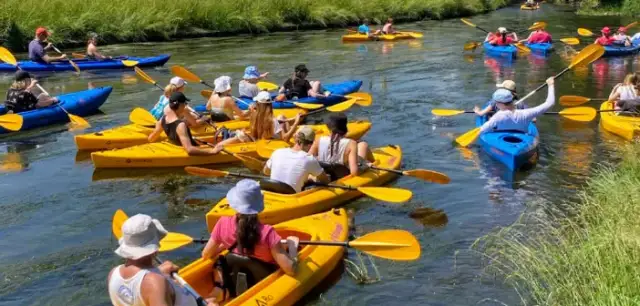 Kajakiem po raz pierwszy? Poznaj sekrety bezpiecznego wiosłowania