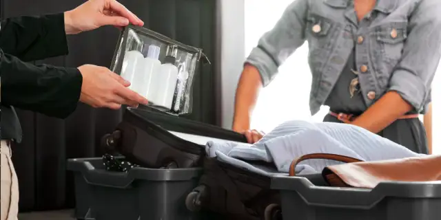 Liquides en cabine : maîtrisez la règle des 100ml pour 2025