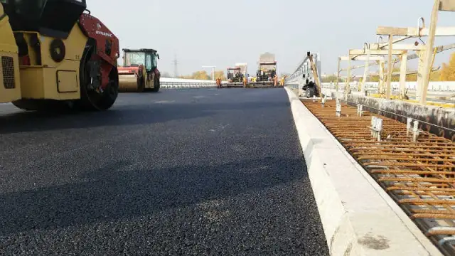 Ile schnie asfalt na gorąco? Poznaj kluczowe czynniki wpływające na czas schnięcia